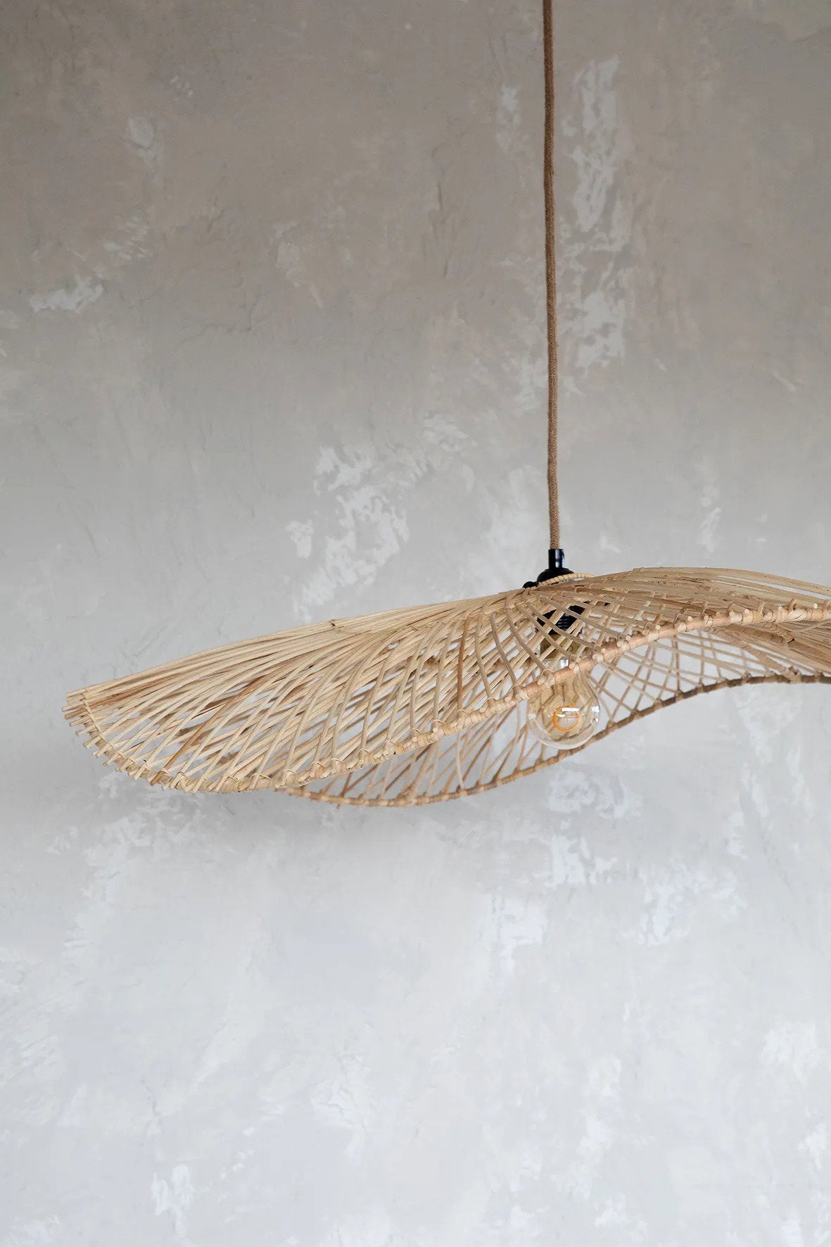 Suspension chapeau en rotin