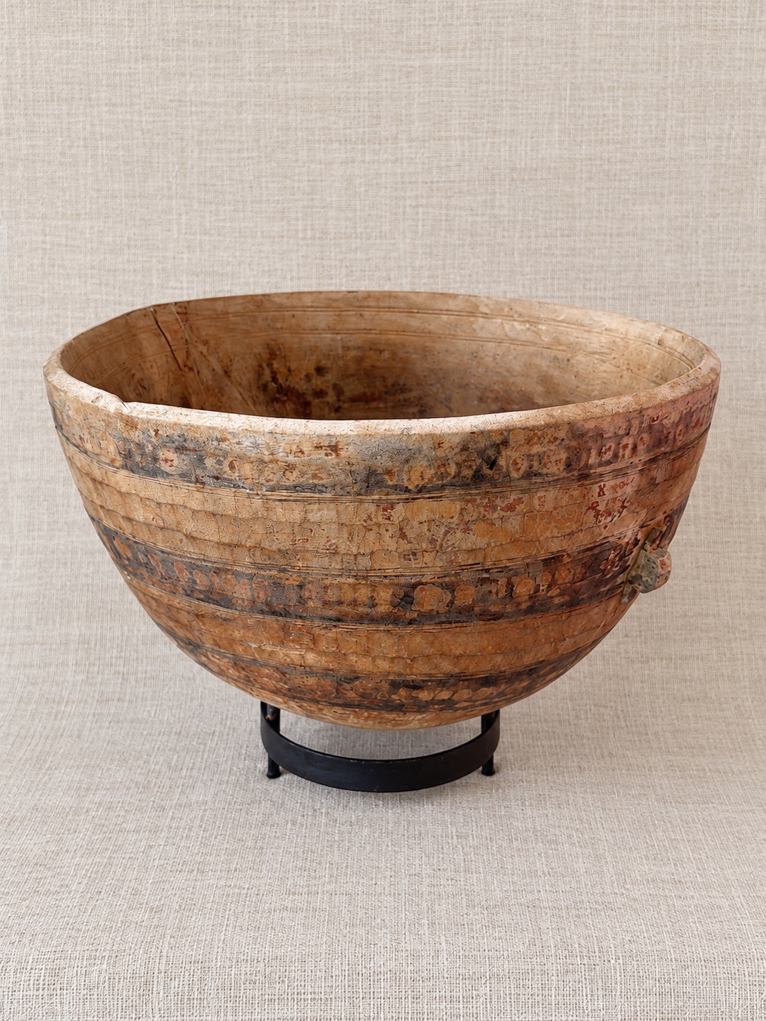 Calebasse ancienne en bois peint