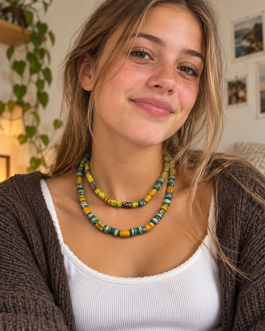 Collier artisanal en perles multicolores