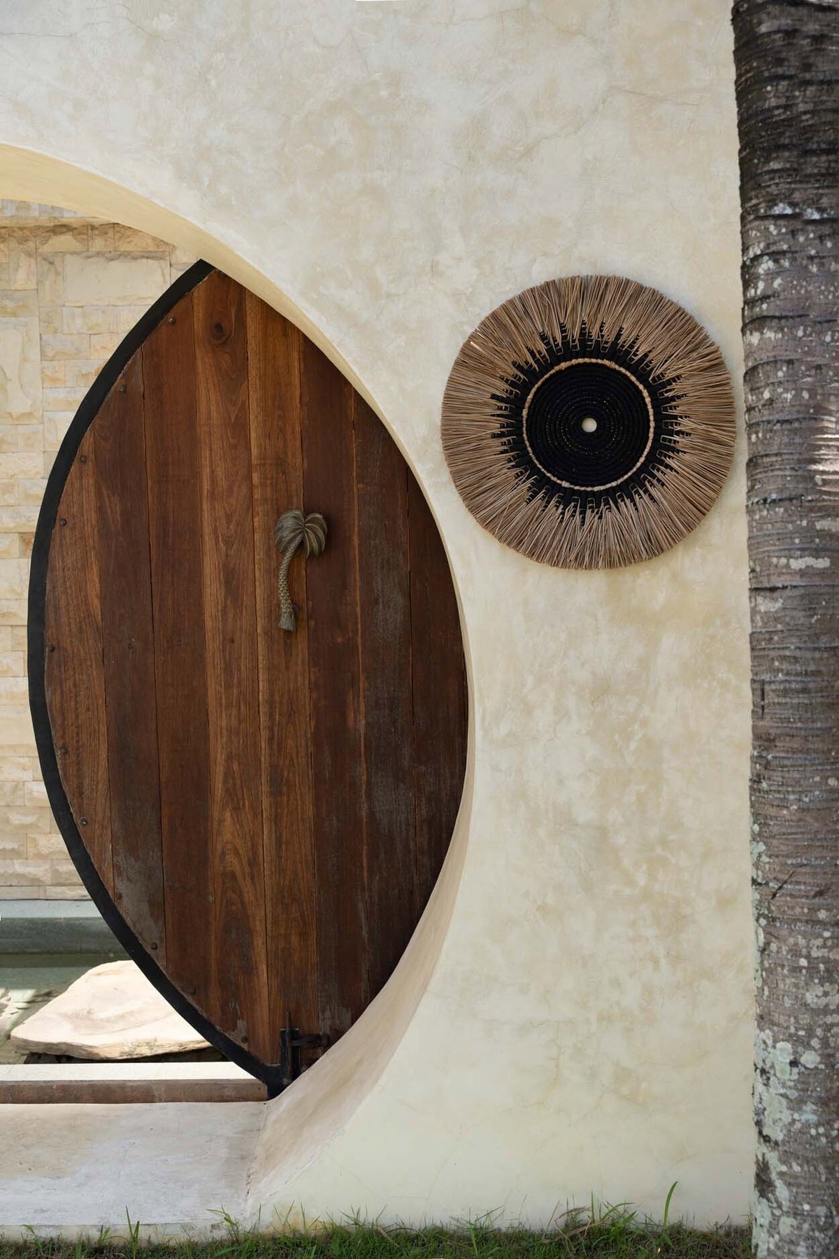 Décoration murale en raphia et macramé – Noir naturel