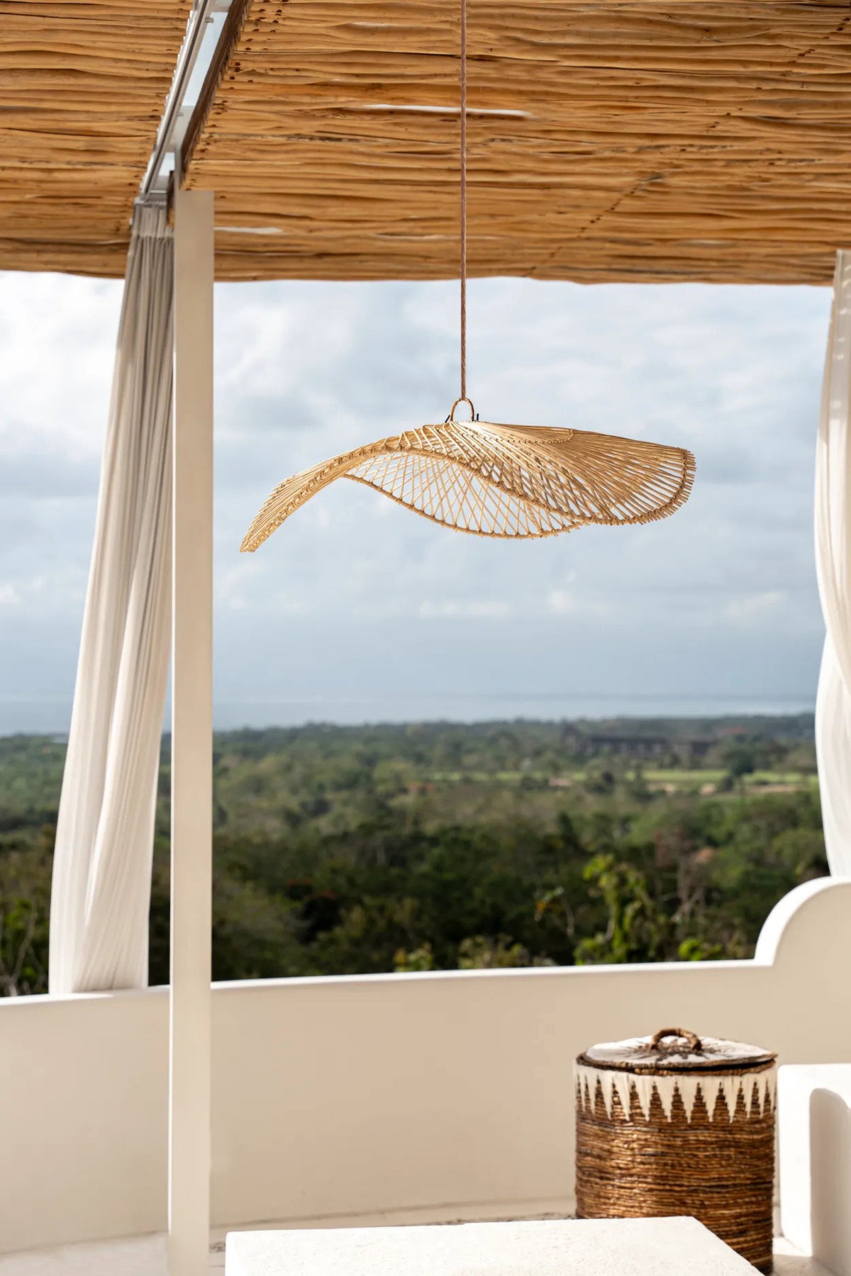 Suspension chapeau en rotin