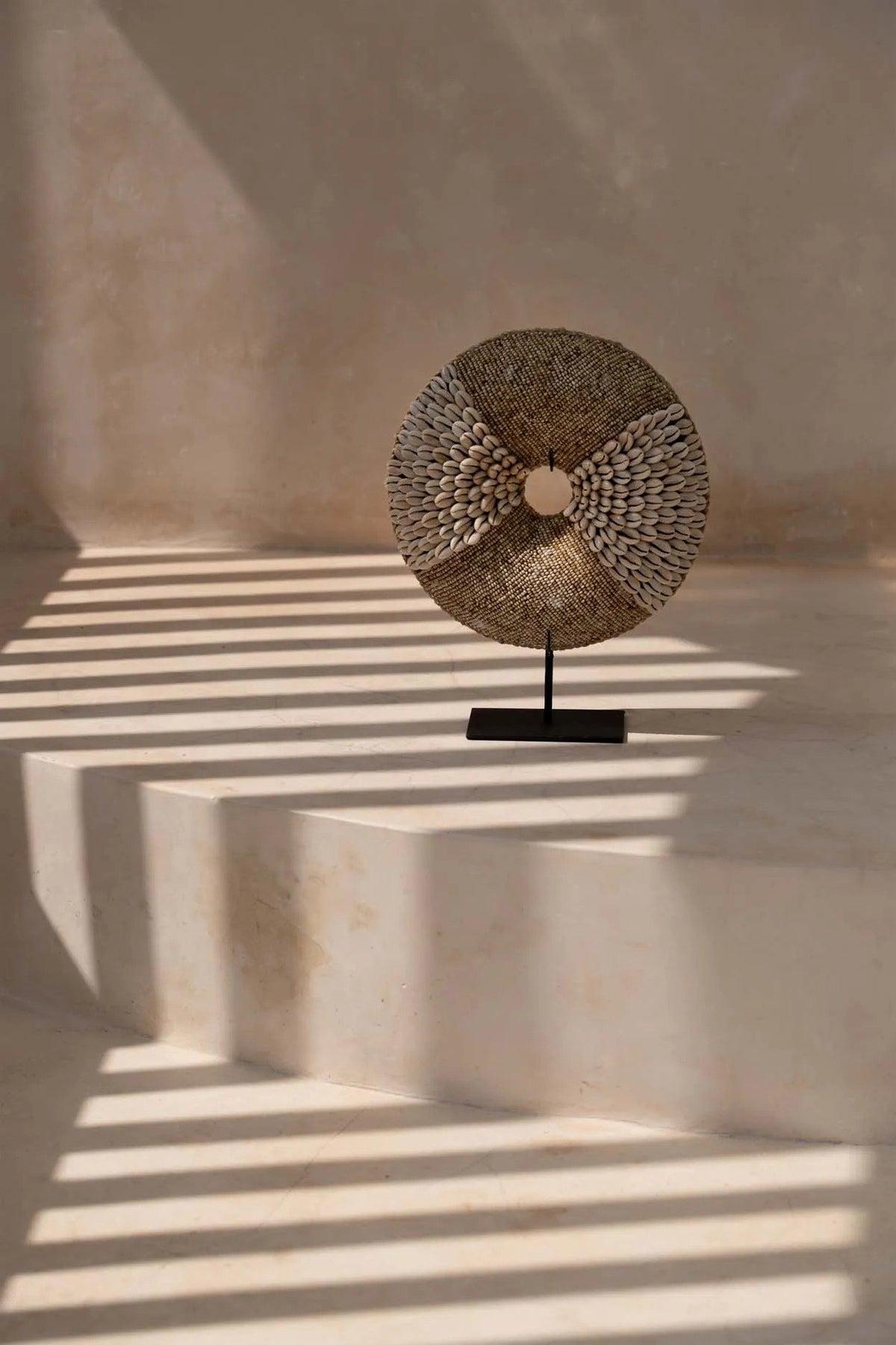 Décoration en coquillages sur socle – Naturel