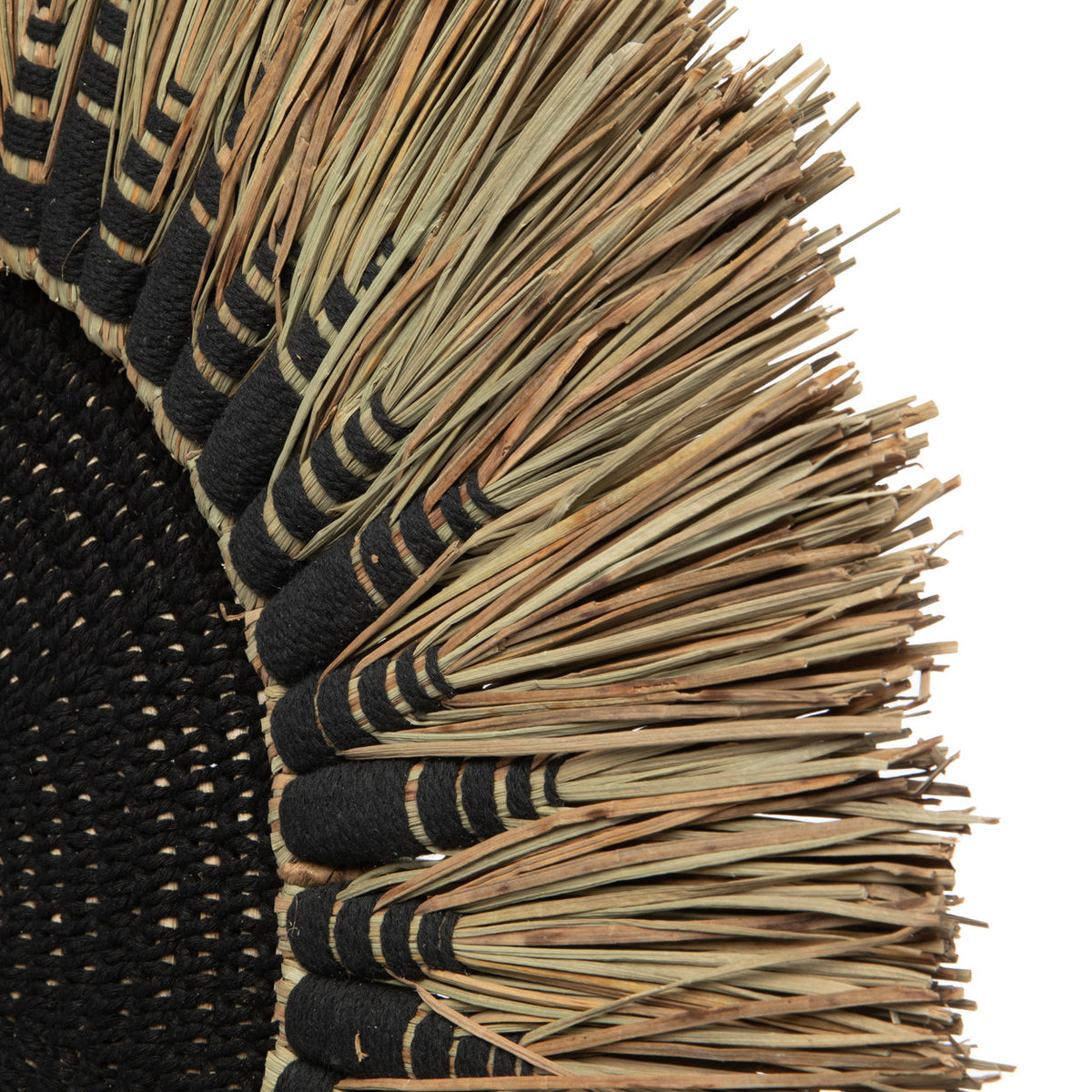 Décoration murale en raphia et macramé – Noir naturel